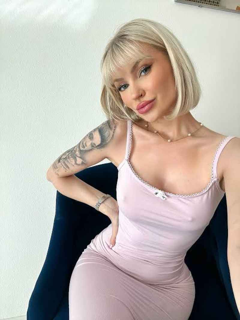 Chloe - touring