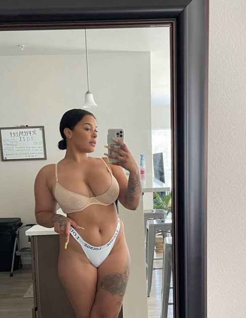 Pamela - open minded
