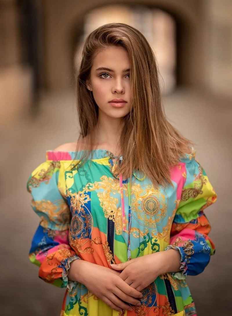 Hannah - brunette