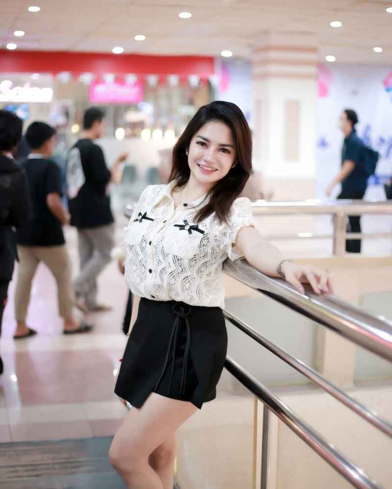 Sophia - local girl