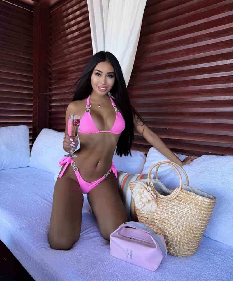 Simone - open minded