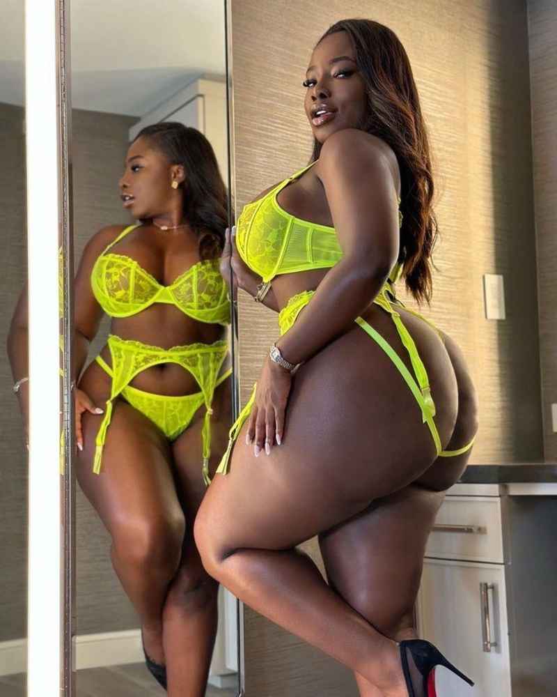 Camille - curvy