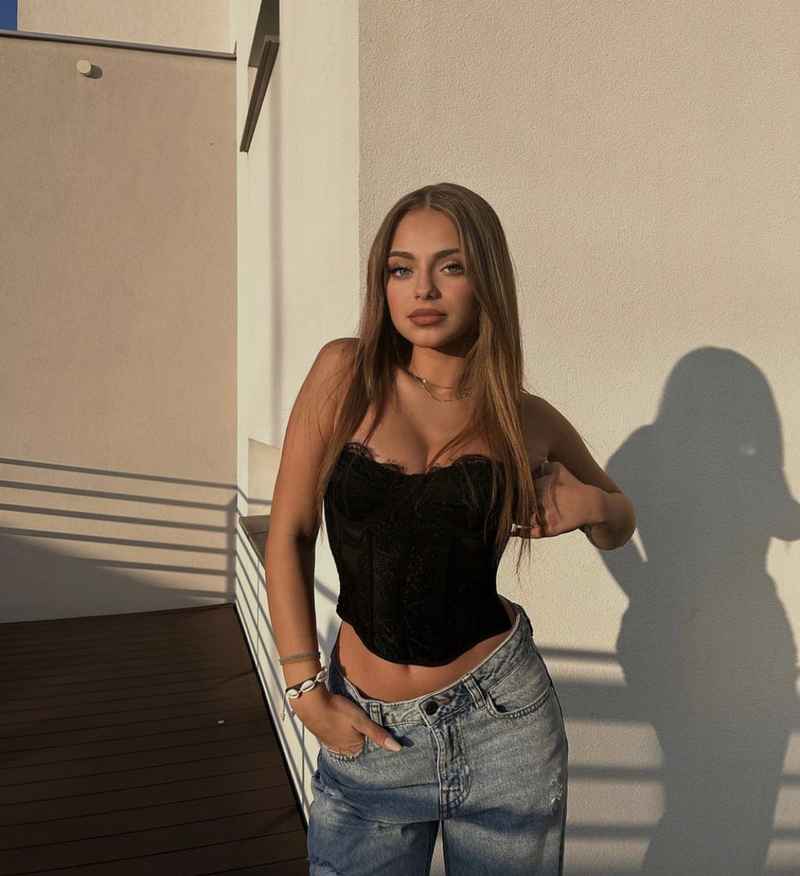 Eliza - curvy