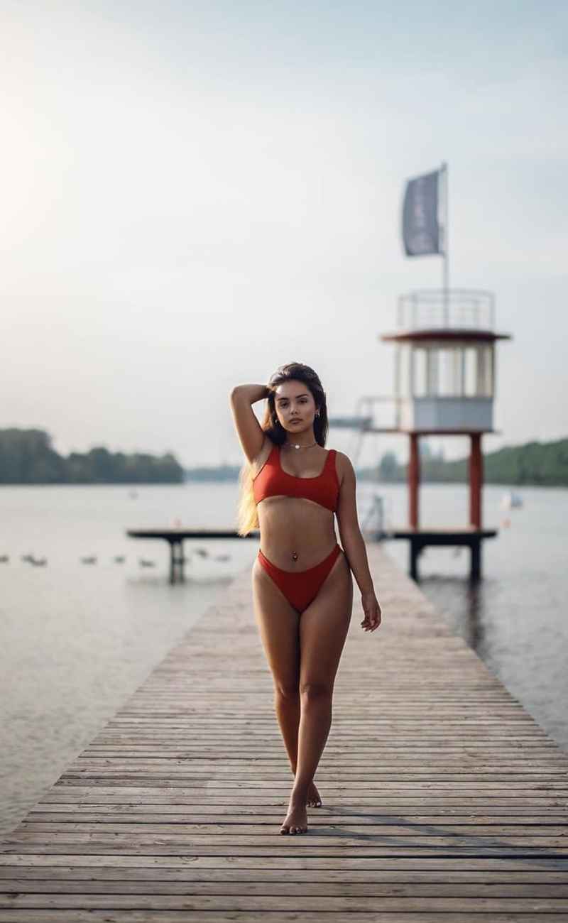 Ava - open minded