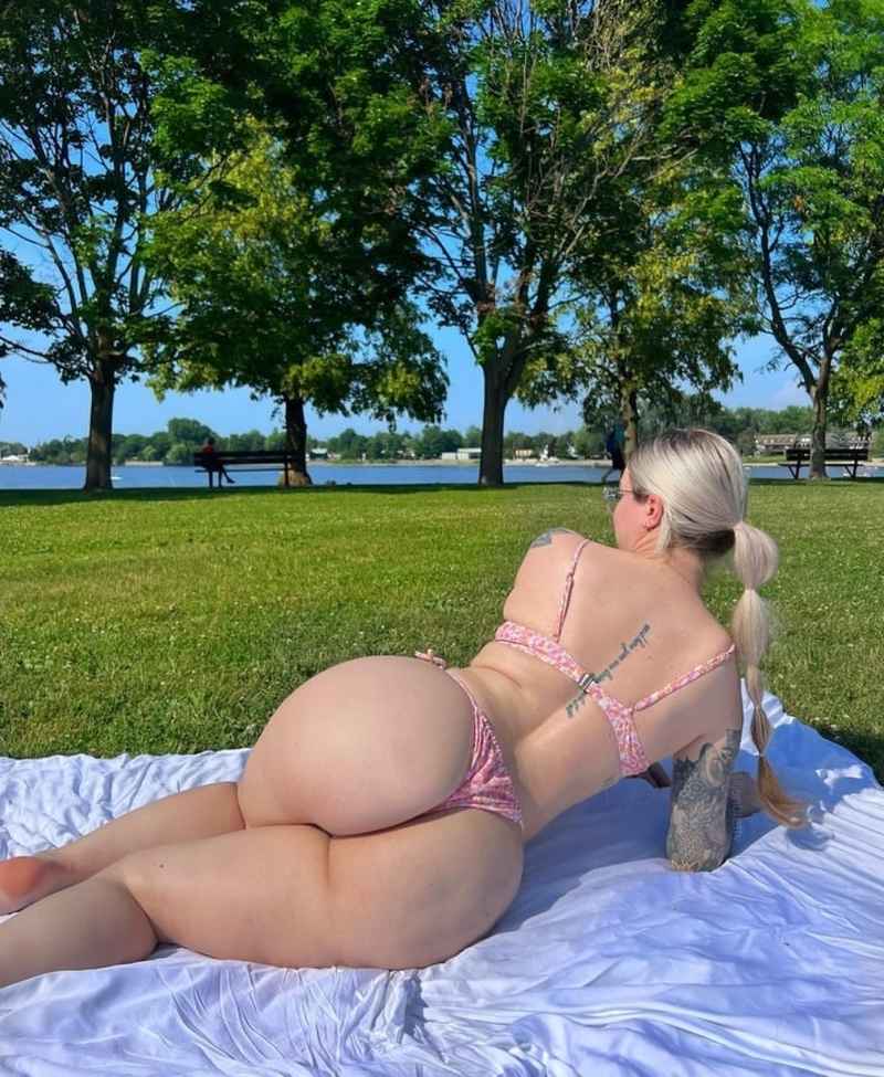 Carolyn - curvy