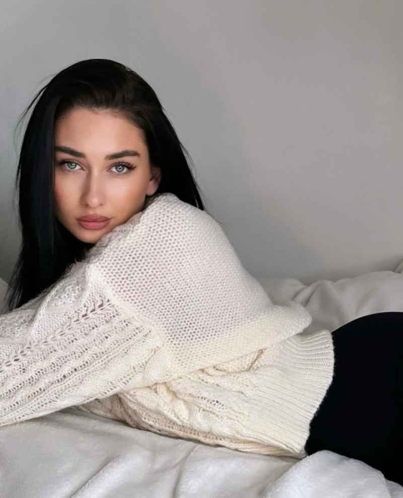 Harper - mature companion