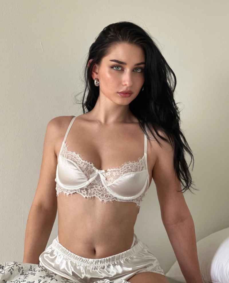 Lola - outcall available