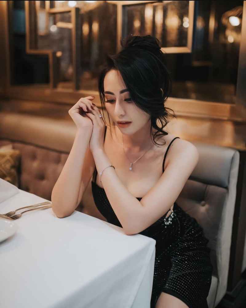 Doreen - brunette