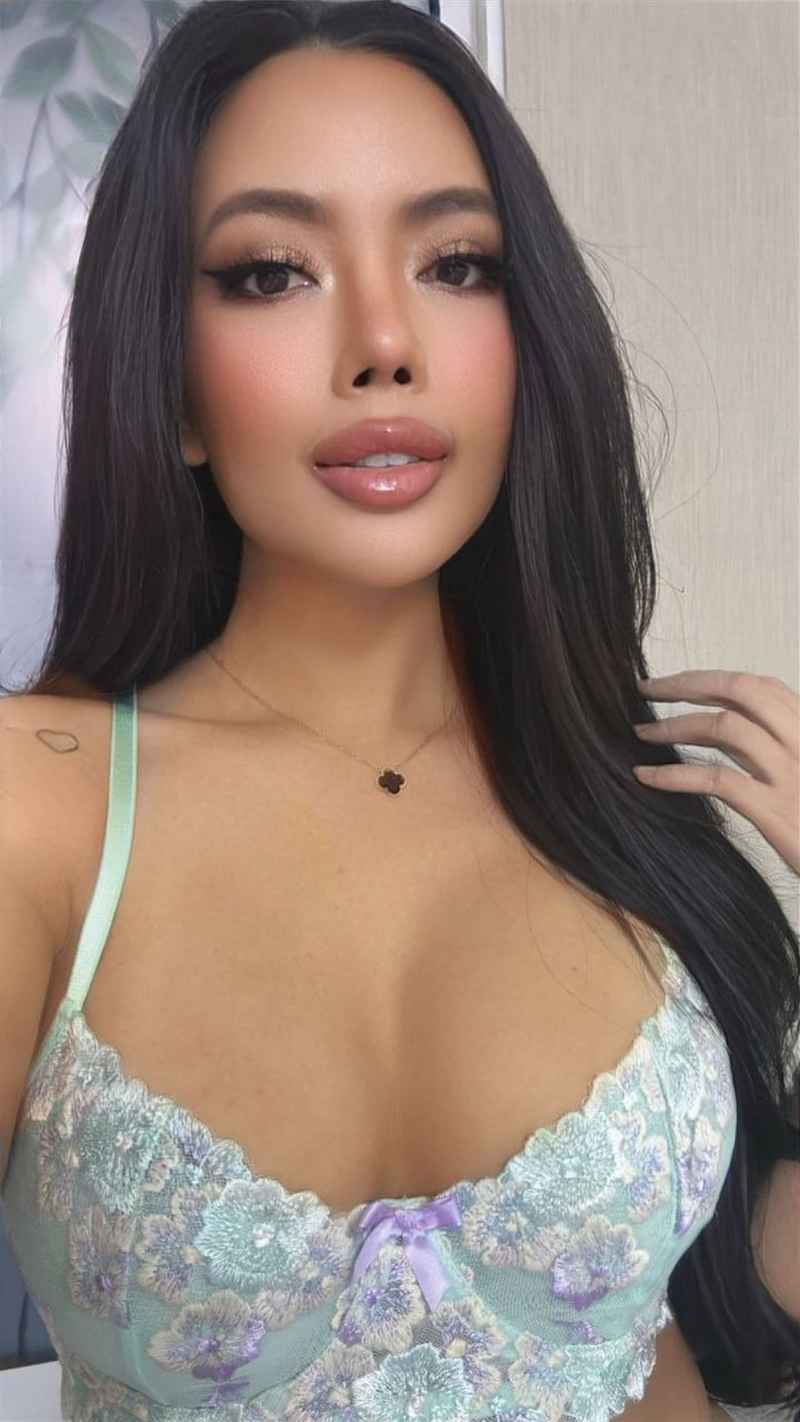 Caitlyn - blonde