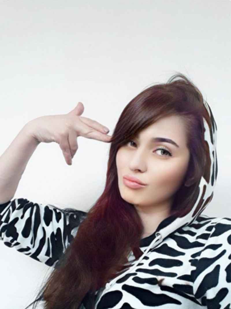 Lily - brunette