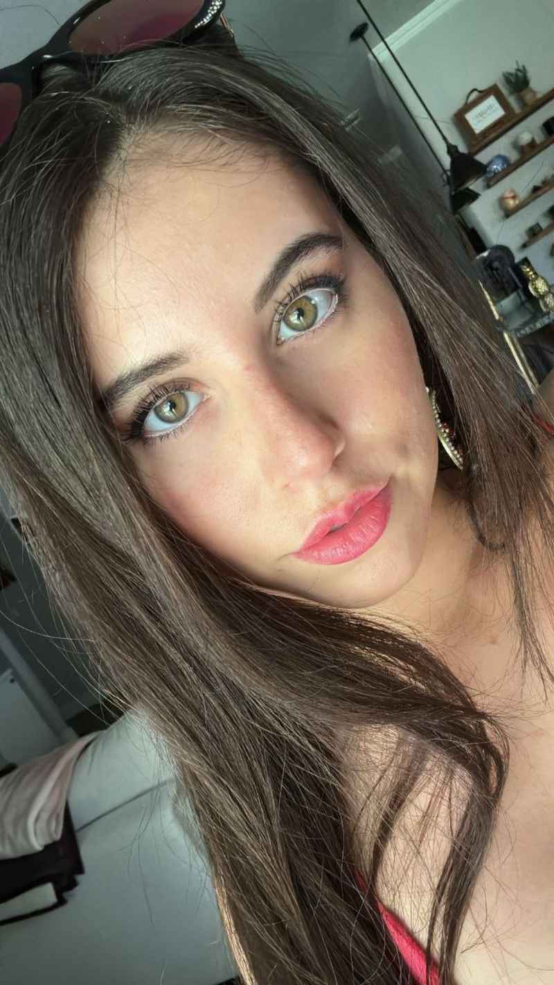 Danielle - open minded