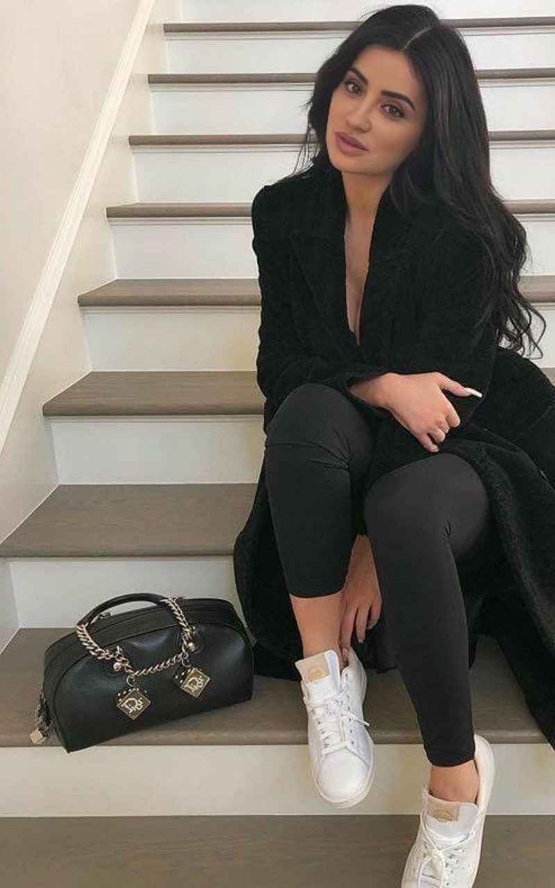 Celeste - brunette