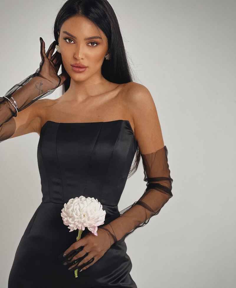 Penelope - curvy