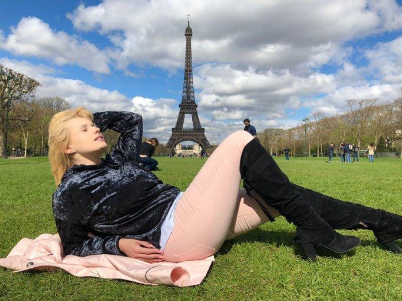 Julie - blonde