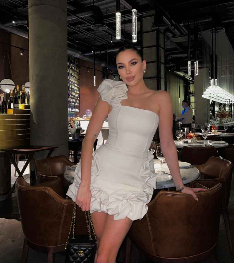 Capucine - independent companion