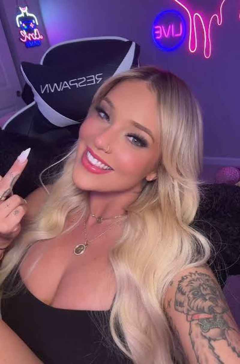 Stephanie - blonde