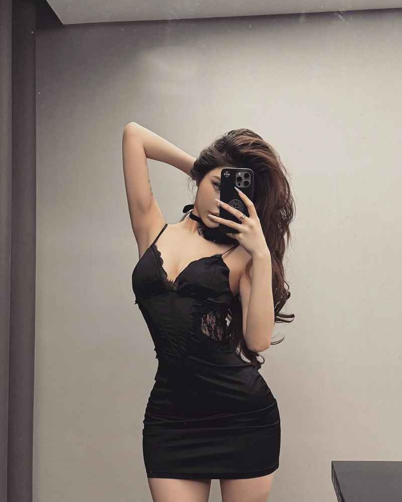 Pamela - open minded