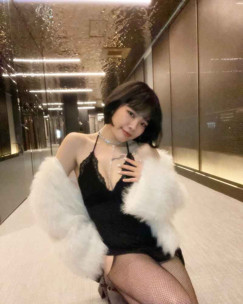 Eliza - brunette