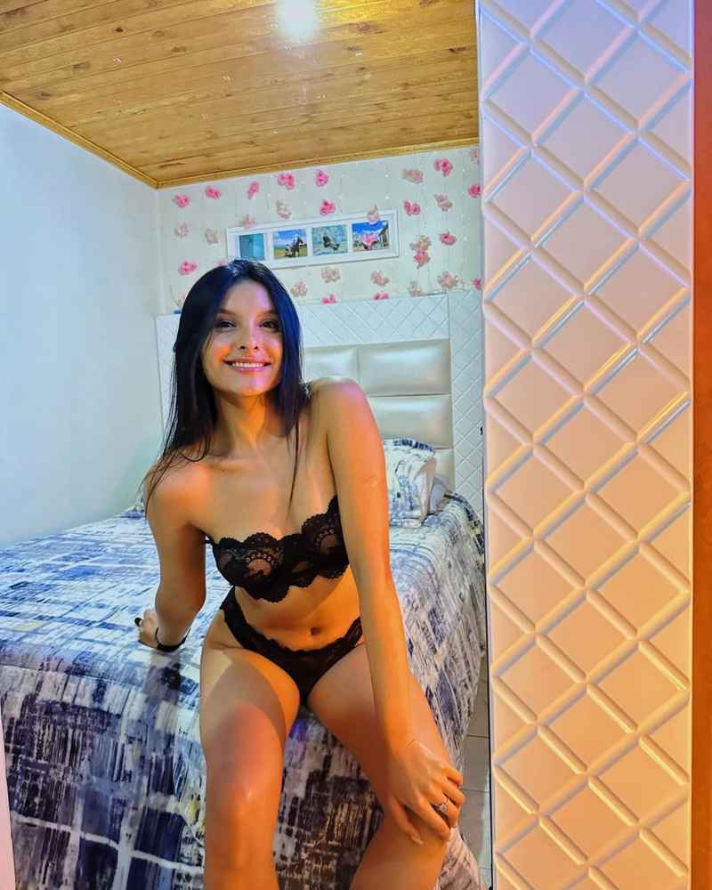 Valentine - outcall available