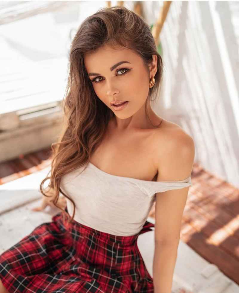 Rachel - touring