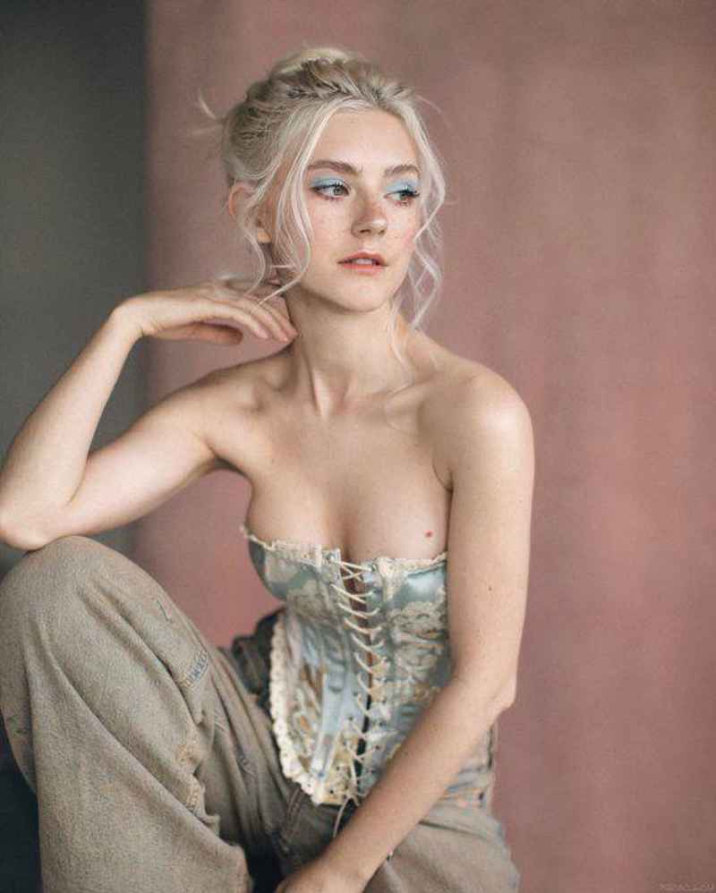 Anna - brunette