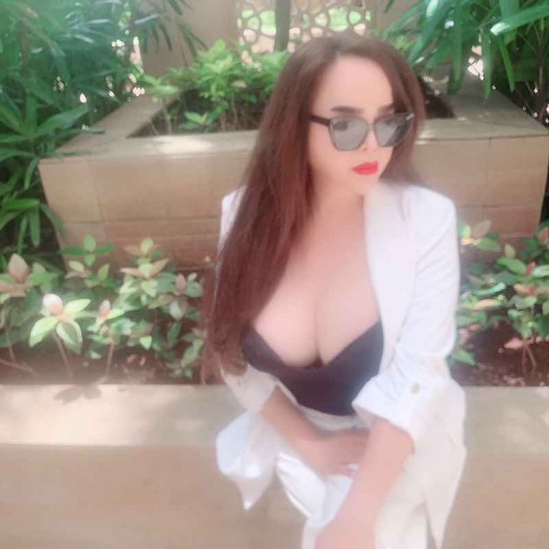 Olivia - new in town