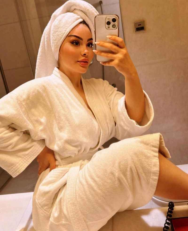 Briana - curvy