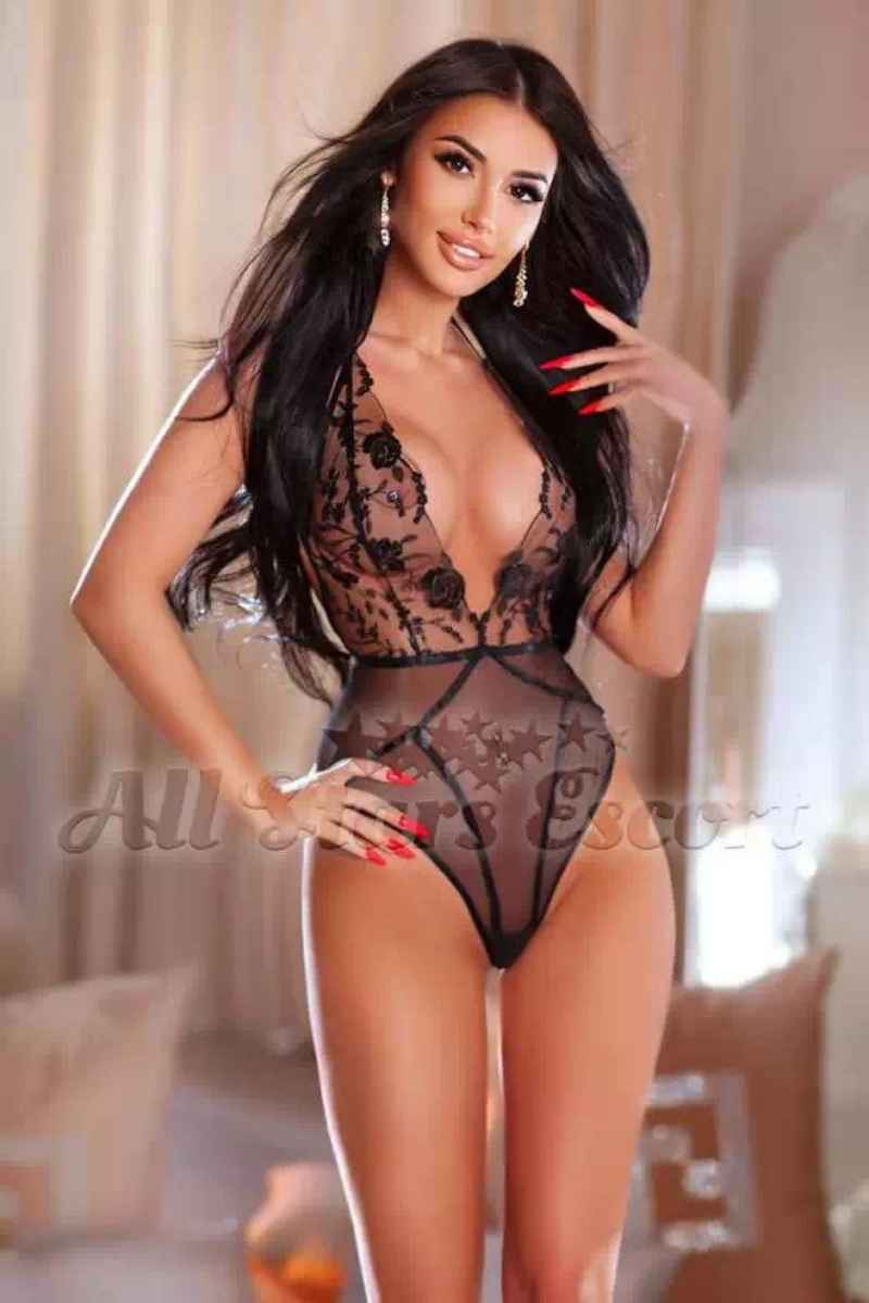 Estelle - curvy