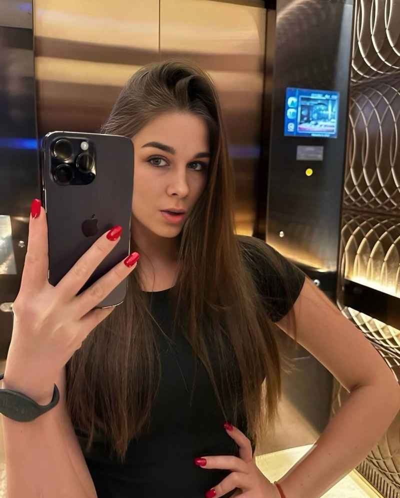 Gillian - curvy