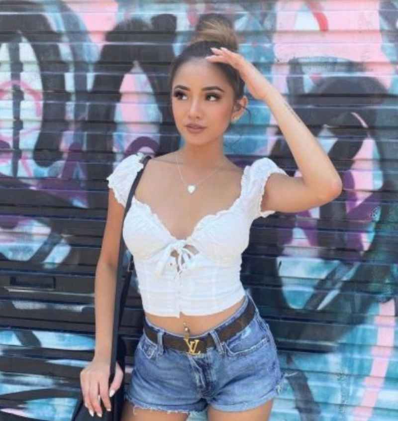Emma - brunette