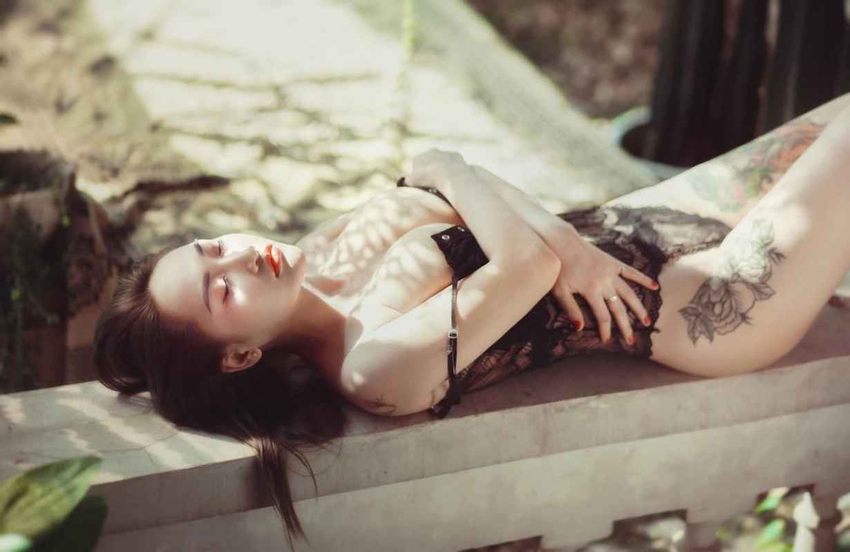 Eleonore - brunette