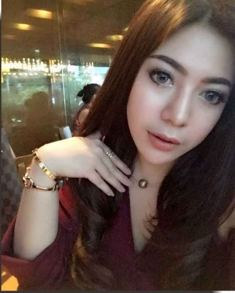 Sarah - curvy