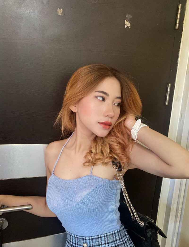 Aurelie - open minded