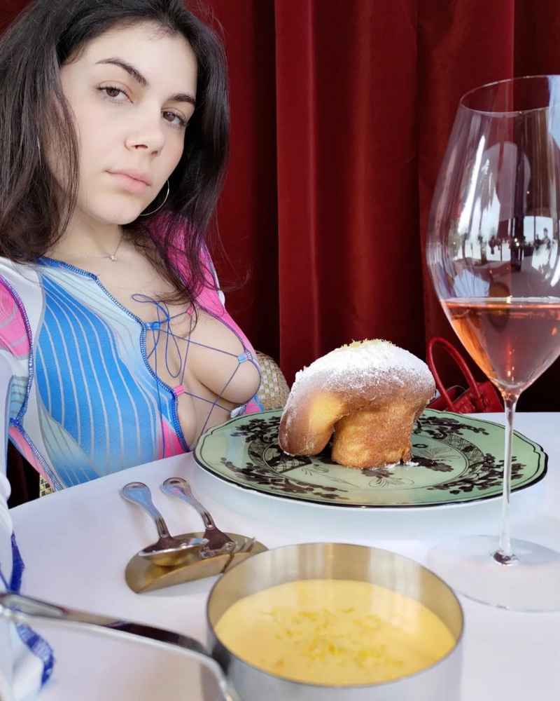 Zoe - brunette