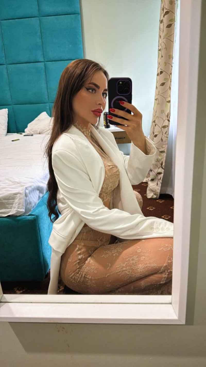 Talia - open minded
