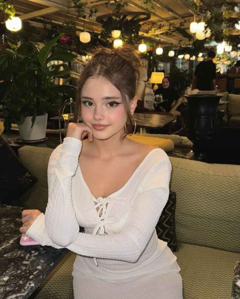 Alexia - outcall available