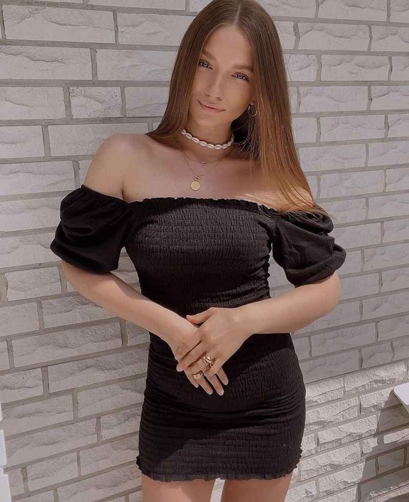 Ava - party girl
