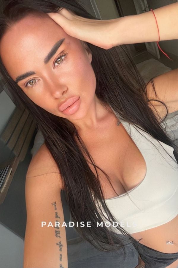 Sarah - outcall available