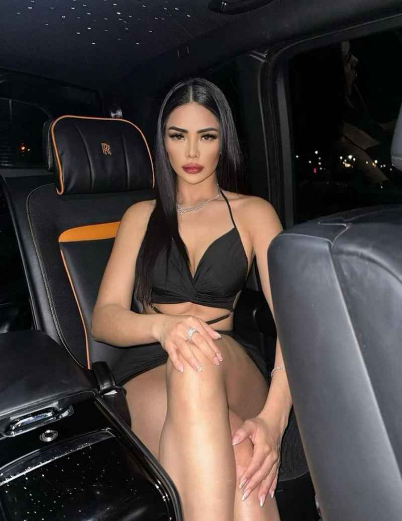 Roxane - open minded