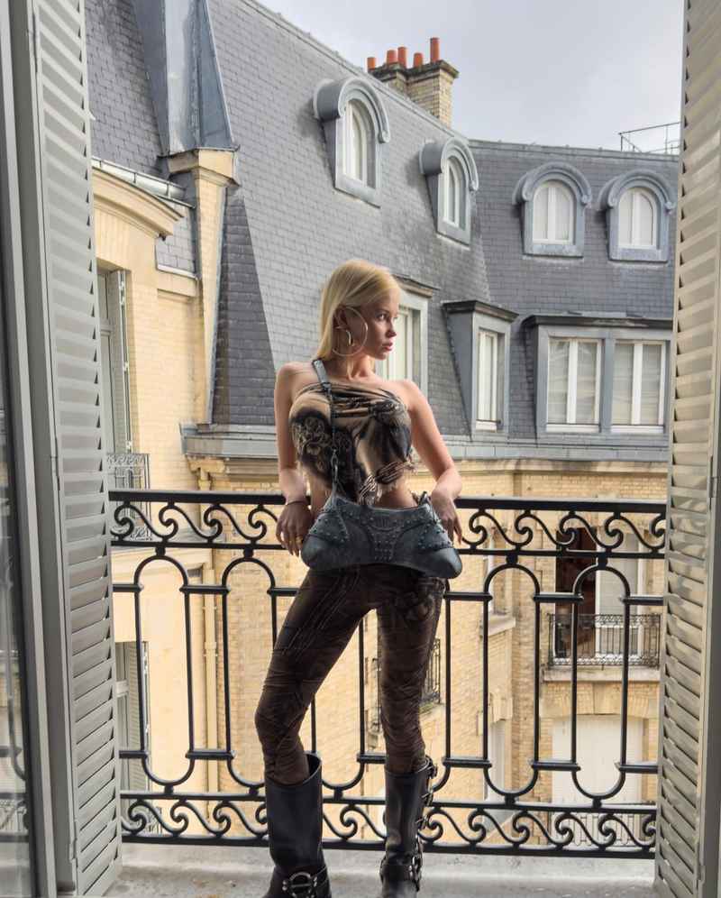 Alice - touring