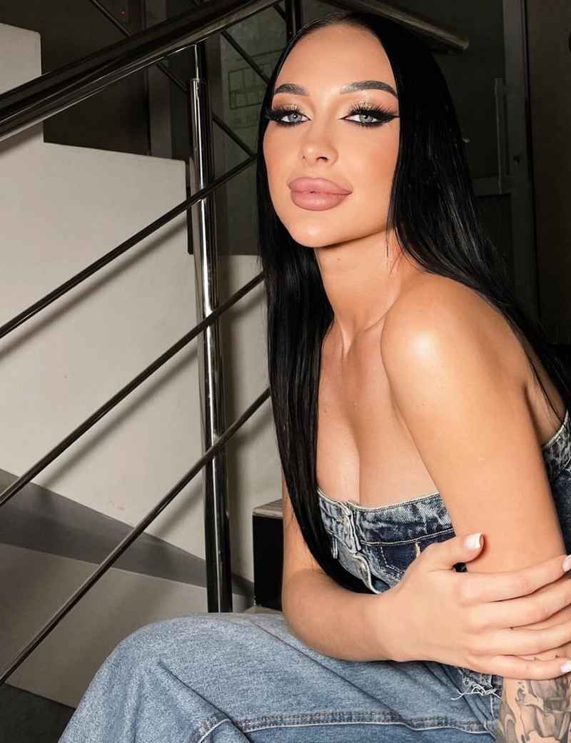Fleur - outcall available