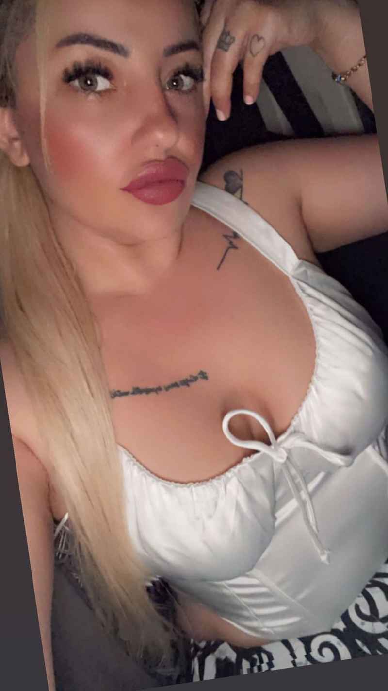 Corinne - open minded