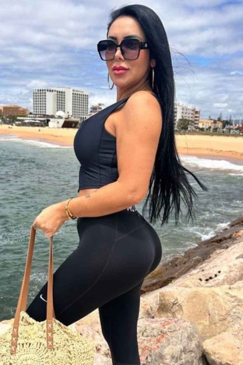 Apolline - brunette