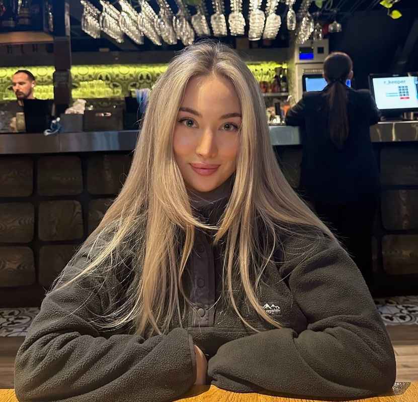Eleanor - outcall available