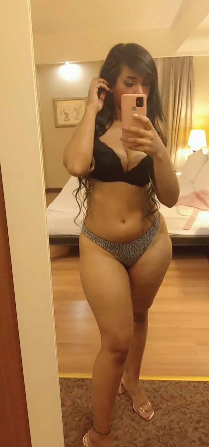 Noelle - open minded