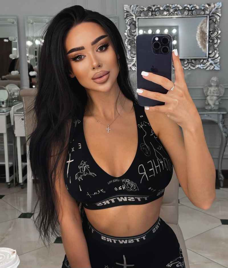 Elodie - curvy
