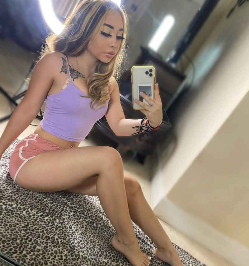 Amanda - mature companion