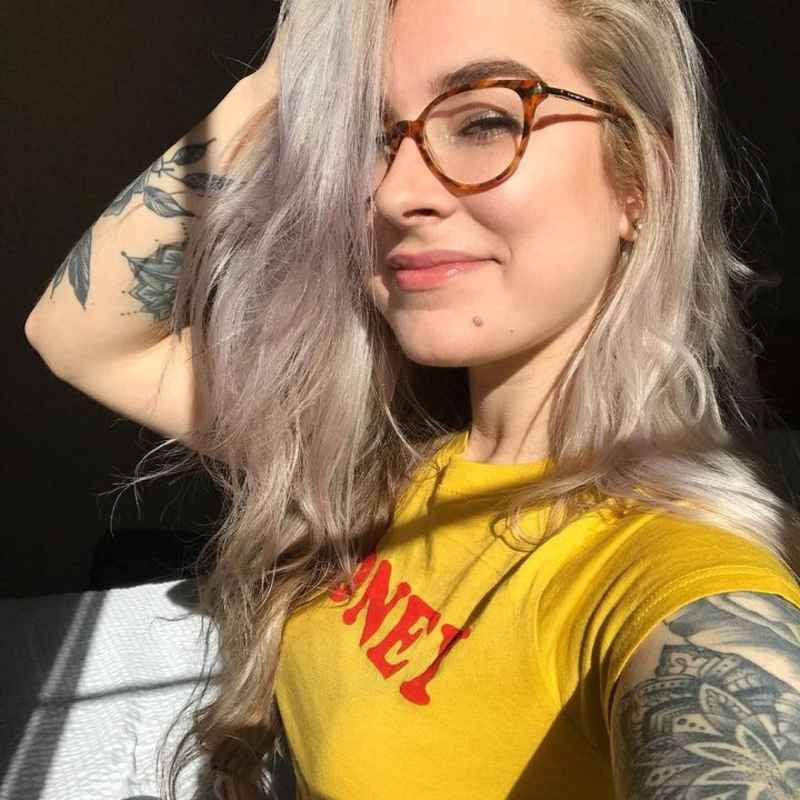Genevieve - party girl