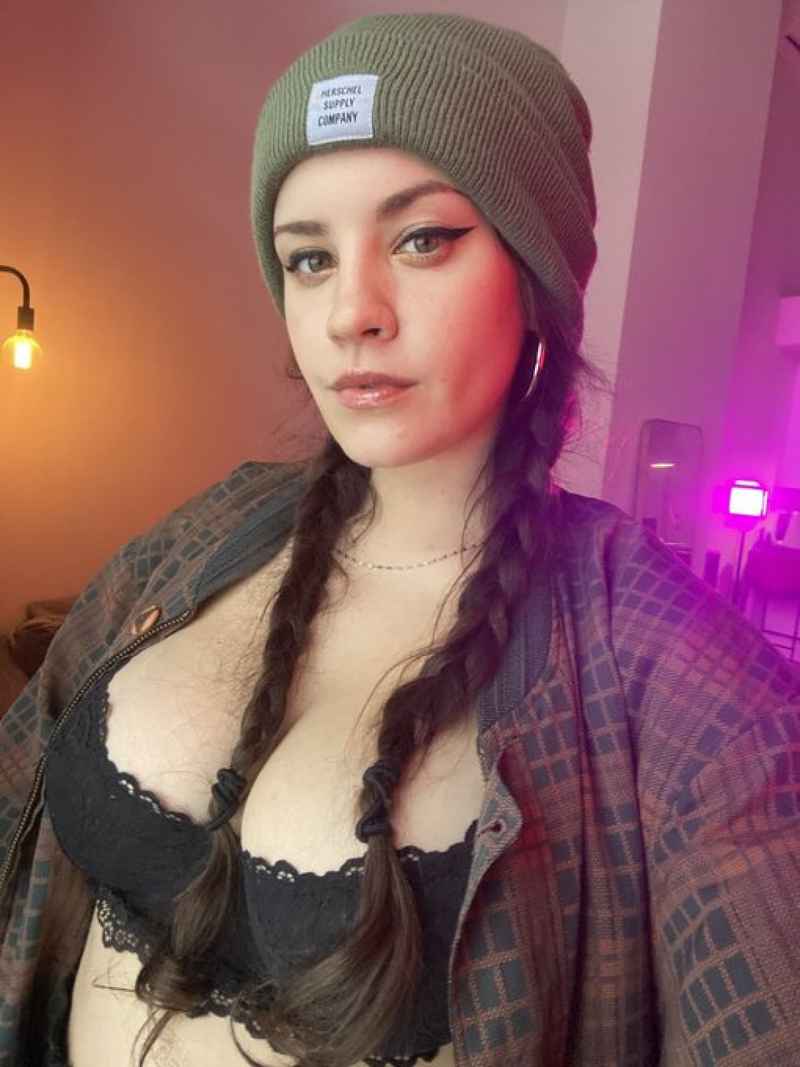 Philippine - outcall available