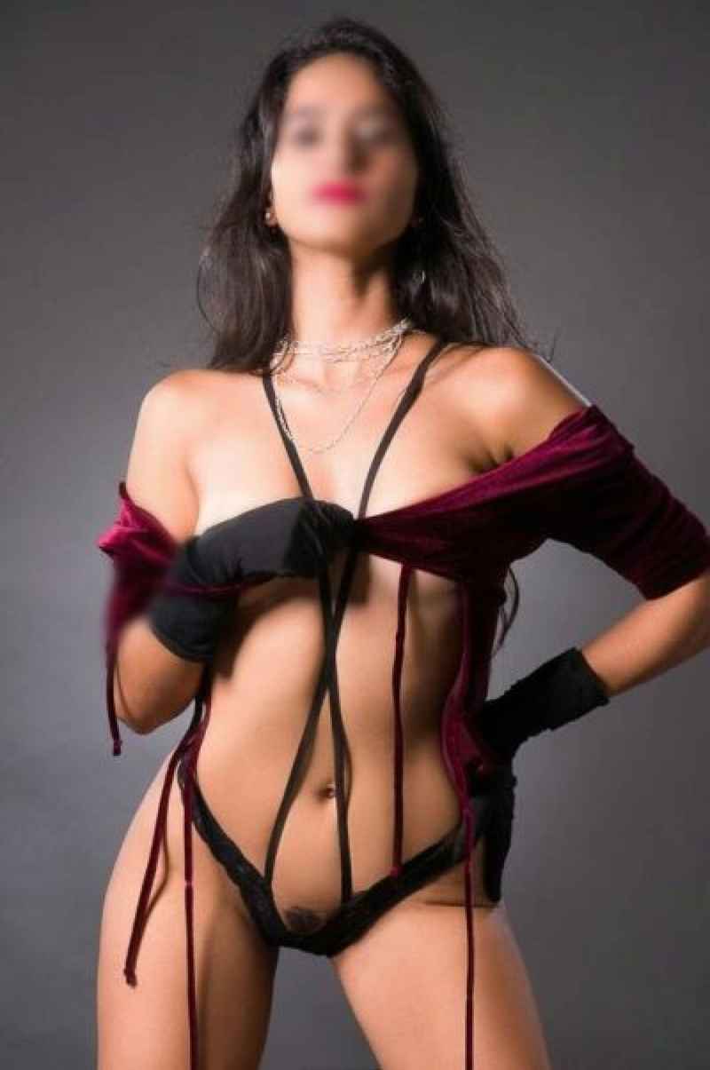 Elodie - discreet meetings